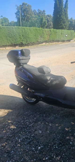 Suzuki Burgman 650 Maxi Scooter Automática