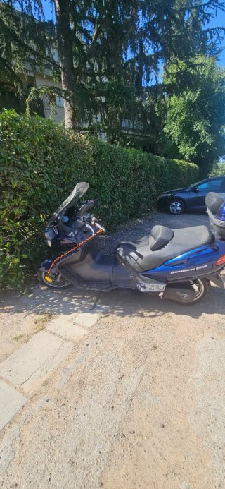 Suzuki Burgman 650 Maxi Scooter Automática