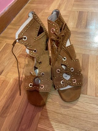 Sandalias marrones de tacón