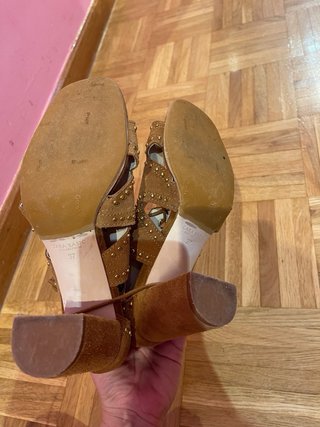 Sandalias marrones de tacón