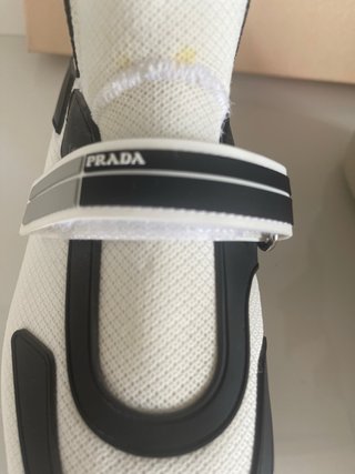 Zapatillas Prada Abotinadas Blancas y Negras