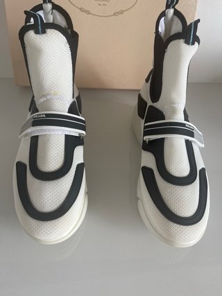 Zapatillas Prada Abotinadas Blancas y Negras
