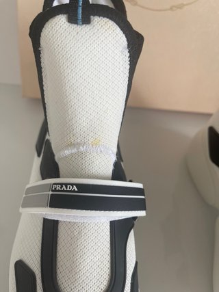 Zapatillas Prada Abotinadas Blancas y Negras