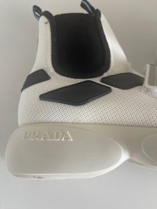 Zapatillas Prada Abotinadas Blancas y Negras