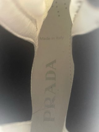 Zapatillas Prada Abotinadas Blancas y Negras