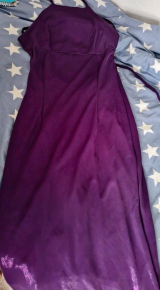 Vestido largo morado brillante, tornasolado