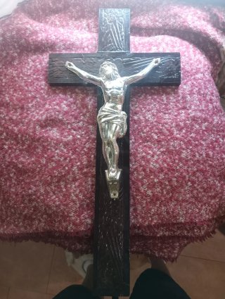 Cristo antiguo de madera y metal