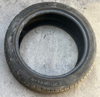 Neumático 245/40 ZR17Michelin