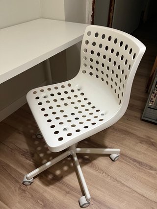 Silla giratoria blanca