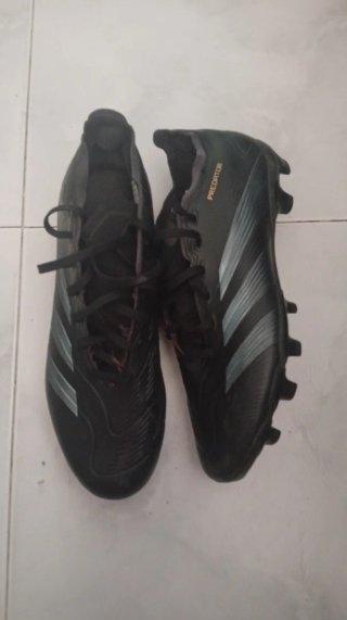 Botas de fútbol Adidas Negras y Plateadas