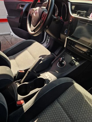 Particular Toyota Auris con garantía