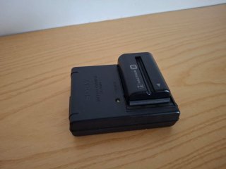 Cargador Sony BC-VM10 + Batería InfoLithium M