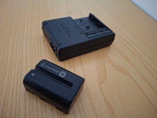 Cargador Sony BC-VM10 + Batería InfoLithium M