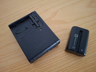 Cargador Sony BC-VM10 + Batería InfoLithium M