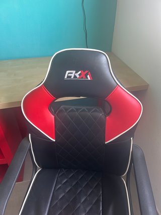 Escritorio IKEA Beige y Rojo