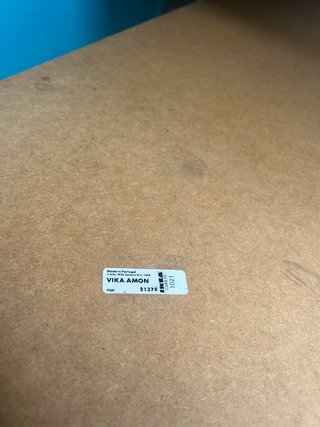 Escritorio IKEA Beige y Rojo