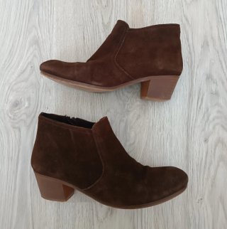 Botines de ante marrones