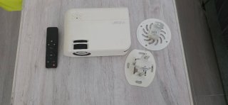 Proyector 8500 Luxes con soporte de techo