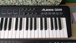 Teclado MIDI Alesis QX49 + Soporte + USB