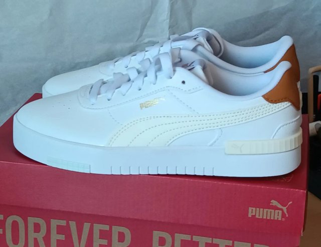 Zapatillas Puma blancas y marrones talla 38