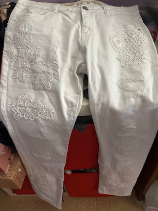 Pantalones Desigual blancos bordados ,