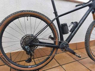 MEGAMO FACTORY Black AXS