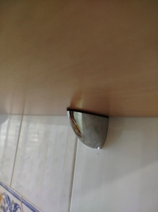 Baldas de madera y metal