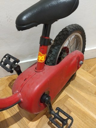 Bicicleta infantil roja+ ruedines