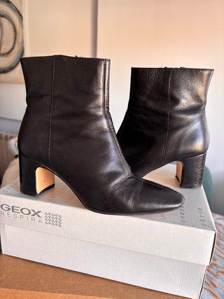 Botas y botines de cuero negro
