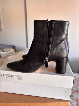 Botas y botines de cuero negro