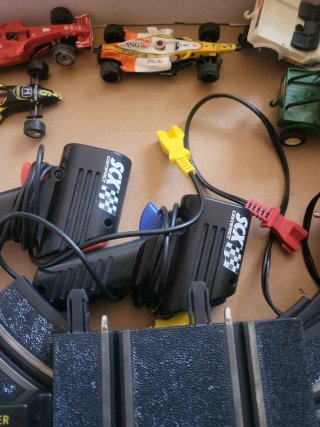 Scalextric Compact F1 Renault y Ferrari masregalos