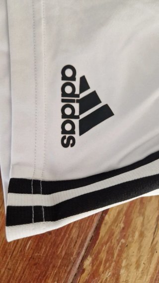 Pantalón corto Adidas blanco y negro