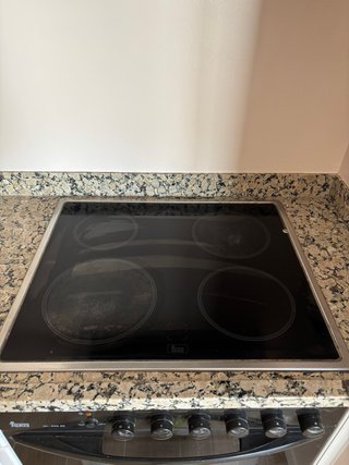 Conjunto cocina: Horno Teka y vitrocerámica