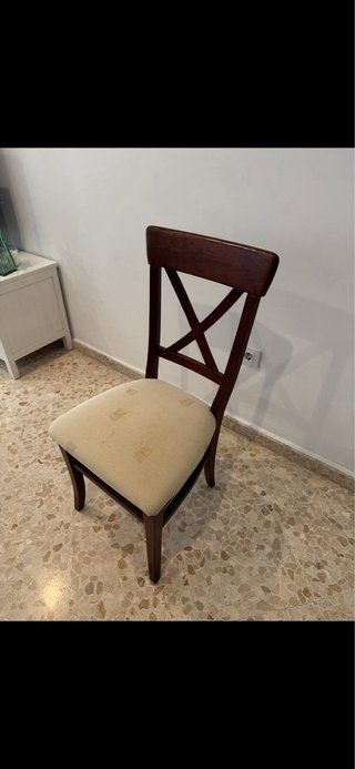Mesa de comedor y 4 sillas
