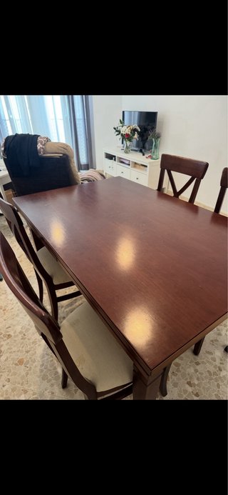 Mesa de comedor y 4 sillas
