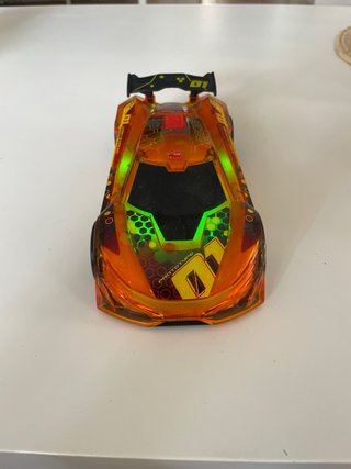 Coche de juguete con luces y música