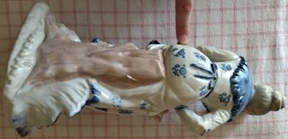 Statua in porcellana donna con cesto