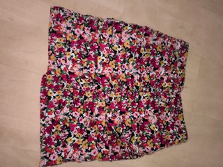 Falda floral Stradivarius Talla S muy poco usada.
