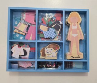 Muñeca magnética de madera para vestir
