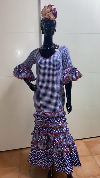 Traje de flamenca azul y rojo