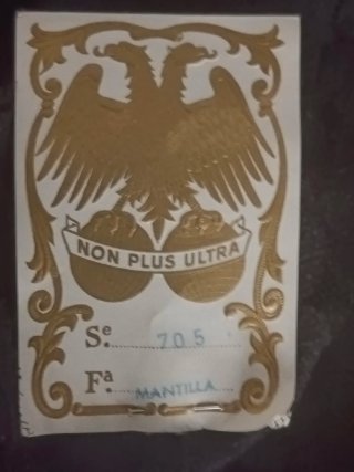 Mantilla negra encaje con etiqueta.