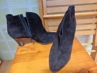 Botines ante Gloria Ortiz negros
