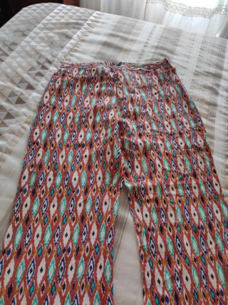 Pantalón ancho estampado geométrico
