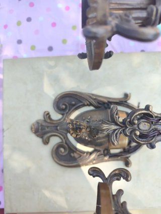 Applique francese in metallo