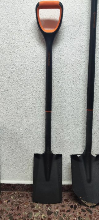 Pala de jardín Fiskars y magnusson