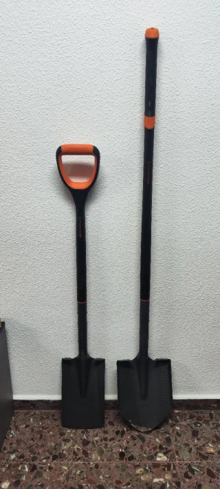 Pala de jardín Fiskars y magnusson