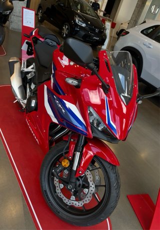 Honda CBR500R 2025 Roja - 1300km
