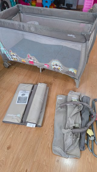 Cuna de viaje Asalvo Baby con cambiador y colchón