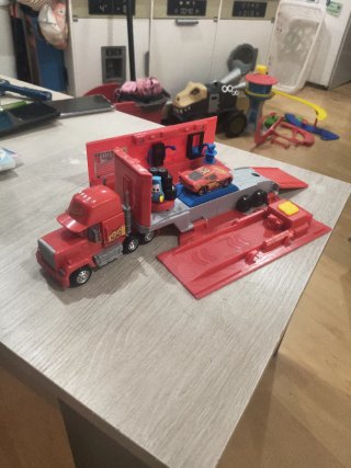 Camión Mack Cars Rojo