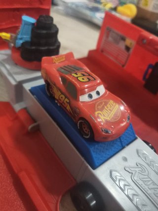 Camión Mack Cars Rojo